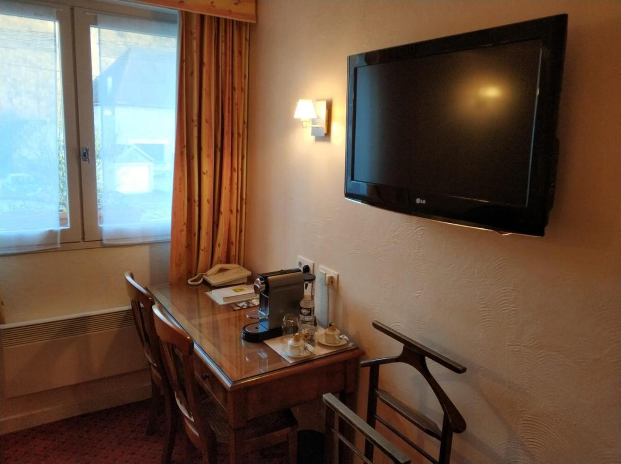 Chalezeule Logis Hotel Calisola Besancon - Soiree Etape מראה חיצוני תמונה