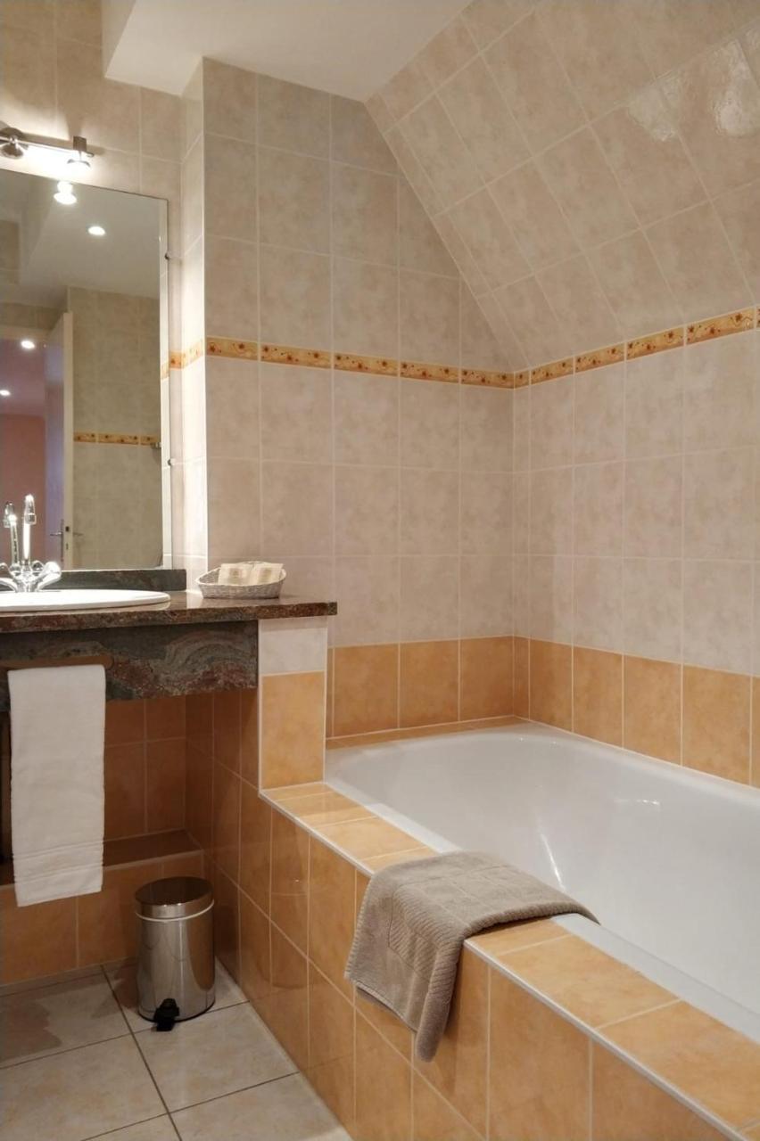 Chalezeule Logis Hotel Calisola Besancon - Soiree Etape מראה חיצוני תמונה