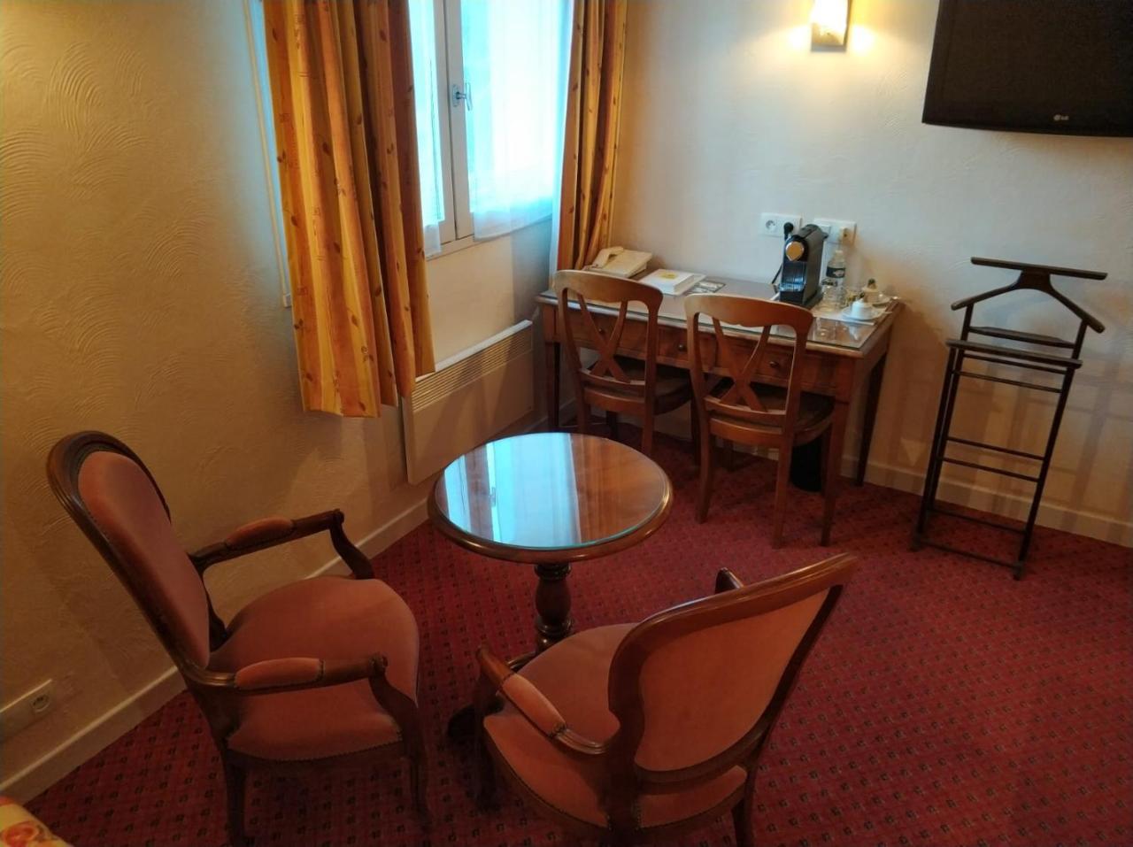 Chalezeule Logis Hotel Calisola Besancon - Soiree Etape מראה חיצוני תמונה