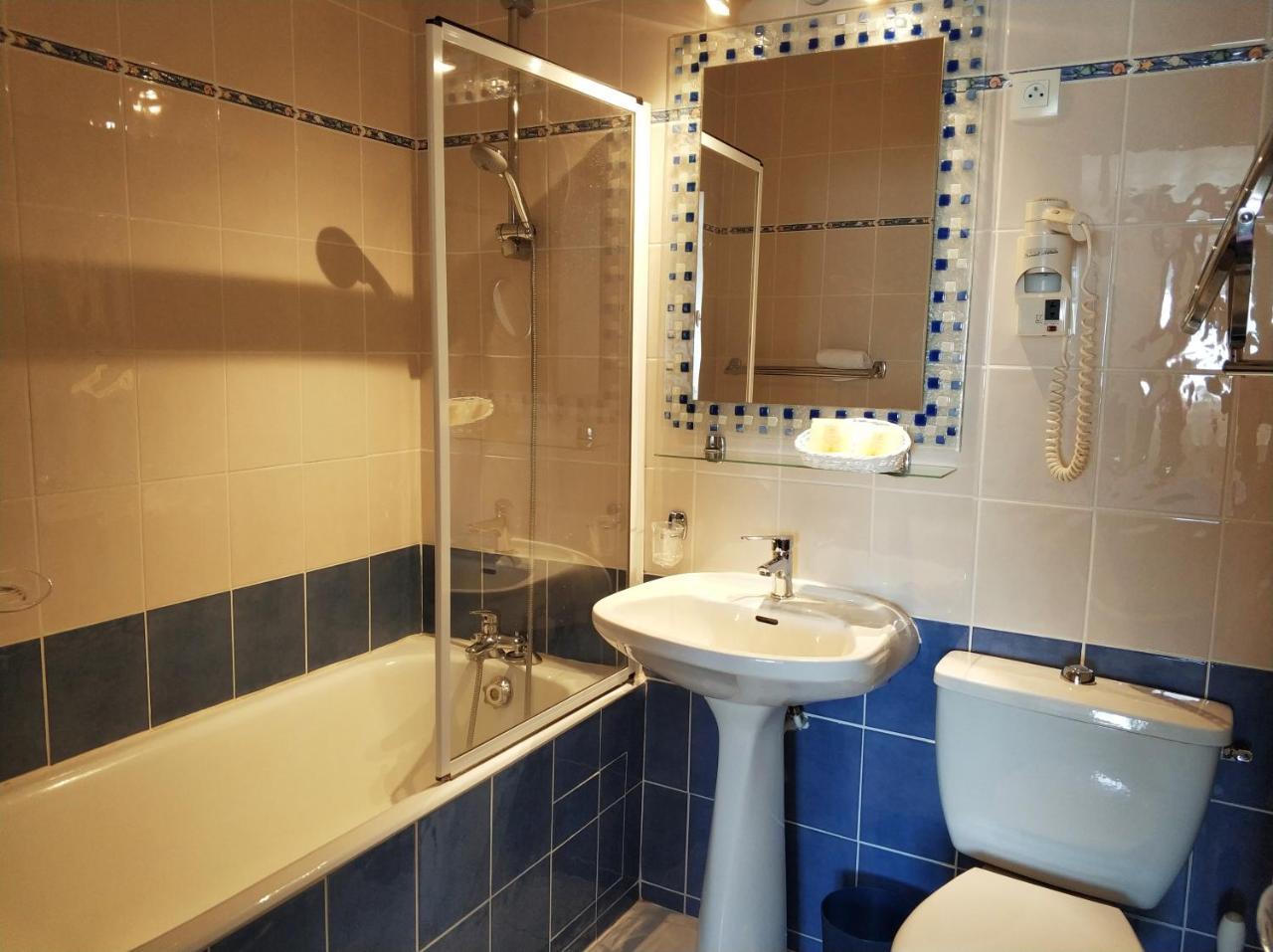 Chalezeule Logis Hotel Calisola Besancon - Soiree Etape מראה חיצוני תמונה
